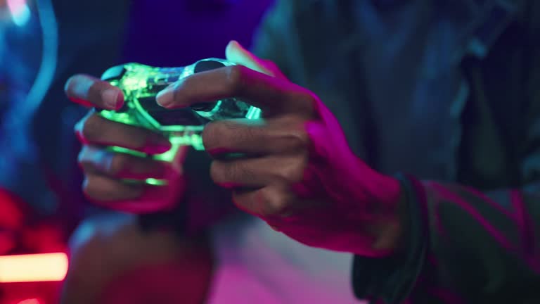 Take Control in Online Management Simulators